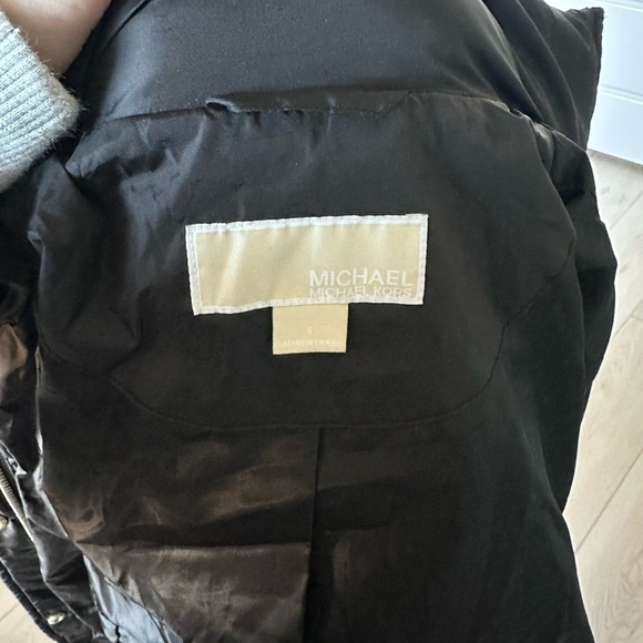 Micheal Korrs Puffer Coat with Faux Fur Trim - Picture 3 of 7